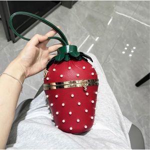 🍓 Red Strawberry Faux Pebbled
Leather & Pearl Fruit Top Handle Purse
Bag Clutch